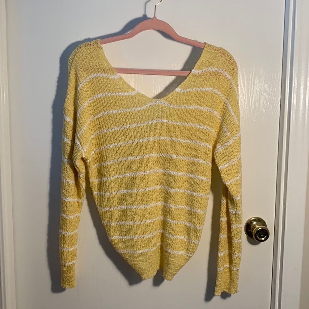 Love tree EUC yellow/white striped cropped twist back sweater Size Small
